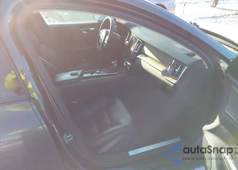 2020 Volvo S60 T6 Momentum z USA, uszkodzony, nr VIN 7JRA22TK4LG030820